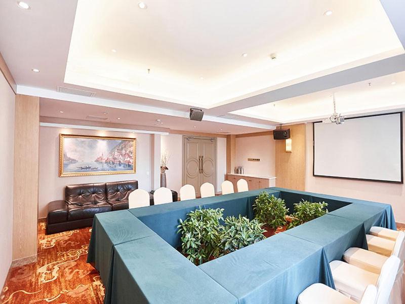 Vienna Hotel Nanyang People Road Экстерьер фото